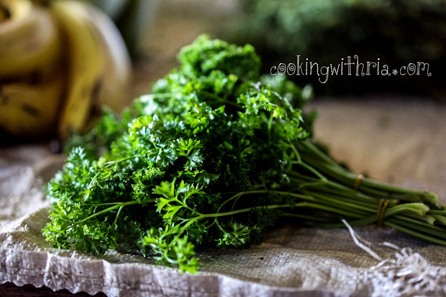 https://cookingwithria.com/wp-content/uploads/2013/03/Trinidad-Green-Seasoning-parsley.jpg