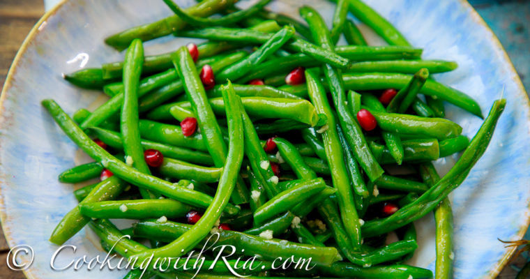 Simple Steamed Green Beans with Garlic