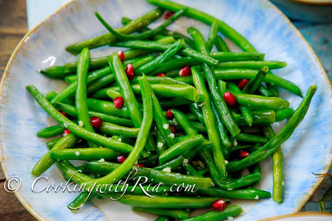 Simple Steamed Green Beans with Garlic