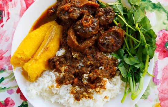 Quick & Tasty Instant Pot Stewed Oxtail